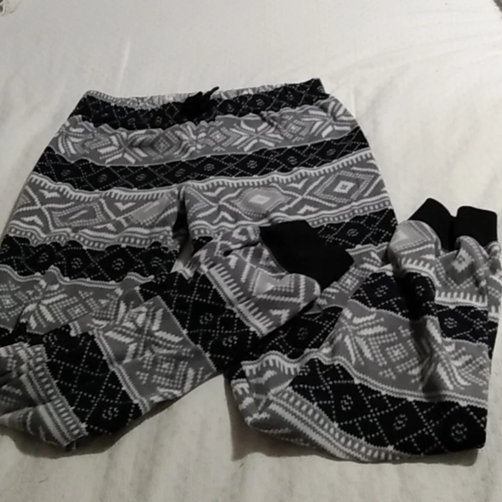 Girls Old Navy fleece jammies